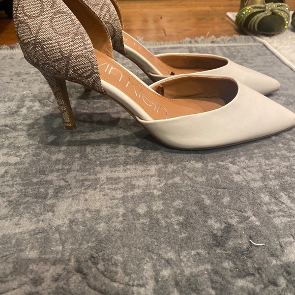 Calvin Klein brand new herls - Picture 2 of 3